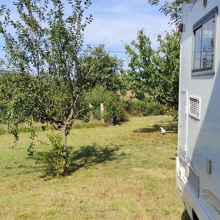 Charmant Camping-Car A La Campagne Labessiere-Candeil Bagian luar foto