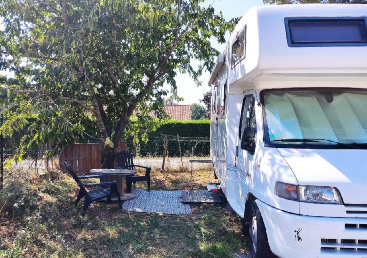 Charmant Camping-Car A La Campagne Labessiere-Candeil Bagian luar foto